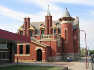 Historical courthouse in Bairnsdale, built 1893 (photo courtesy of Tourism Victoria)